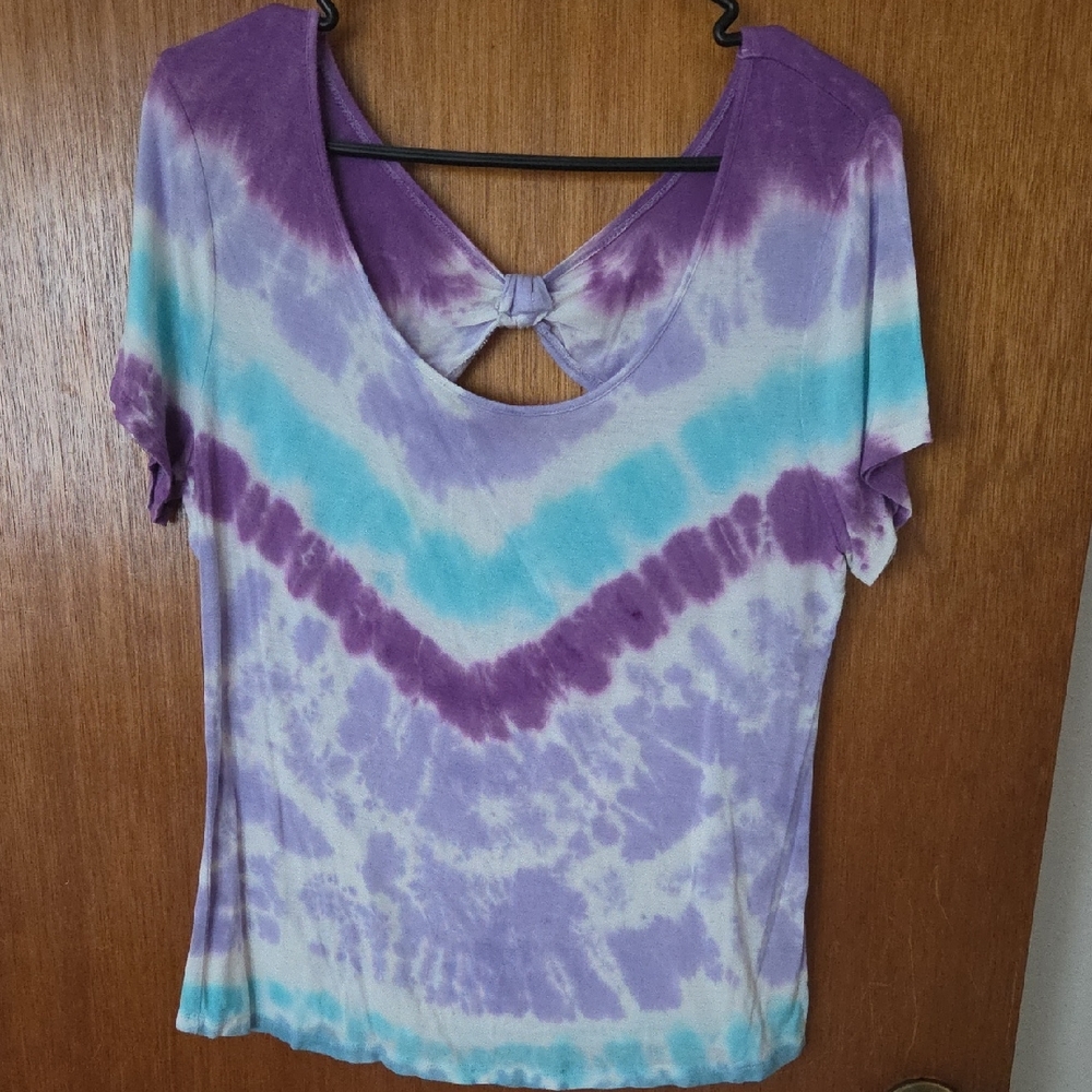 No Boundaries Purple and Blue Short Sleeve Tie Front Tee